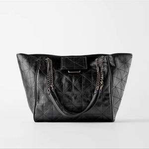 Zara tote chain shoppers tote